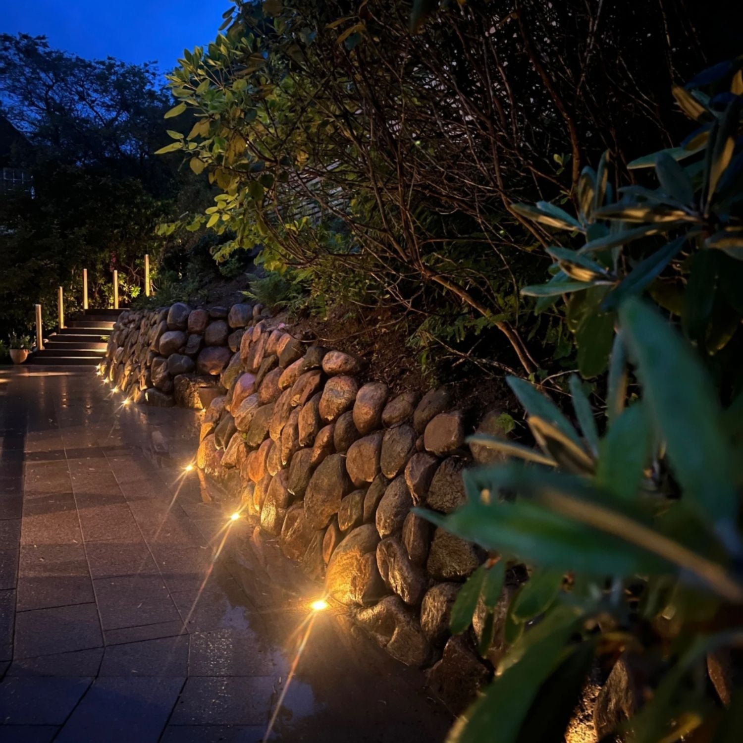 Lys i fliser og sten