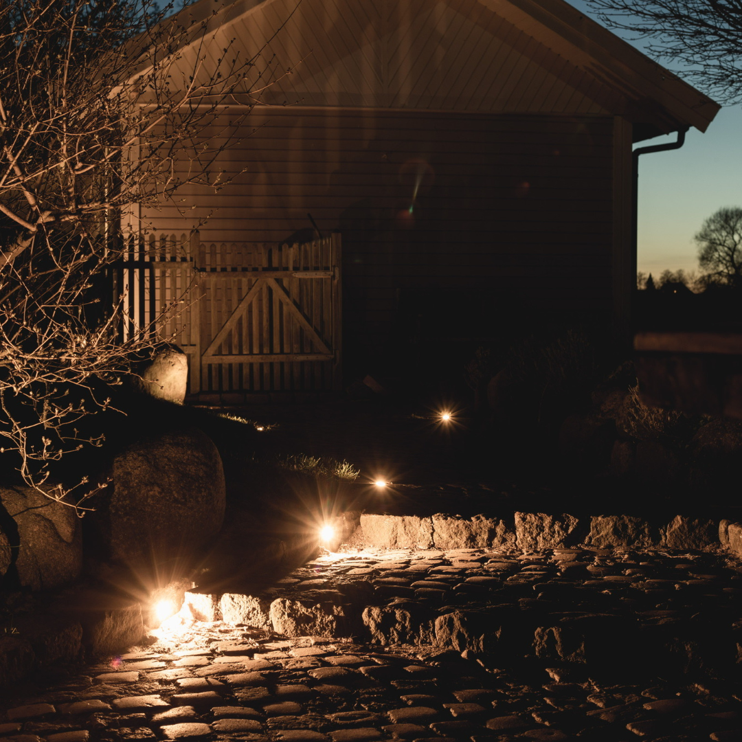 Spar 30% Indbygningsspot Cosmos i messing 1 stk Garden Weekend🌿