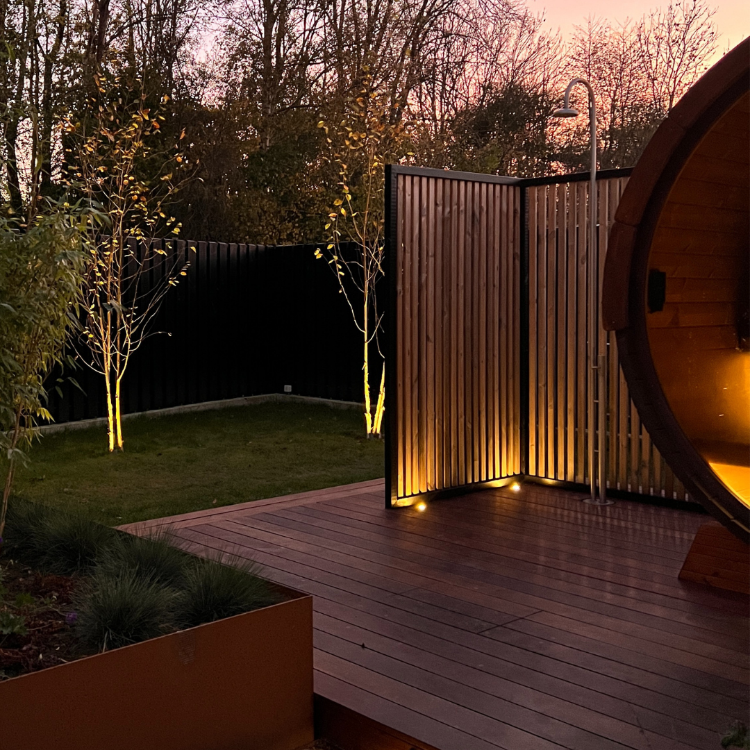 Spar 30 % Indbygningsspot Cosmos i sort 10 stk Garden Weekend🌿