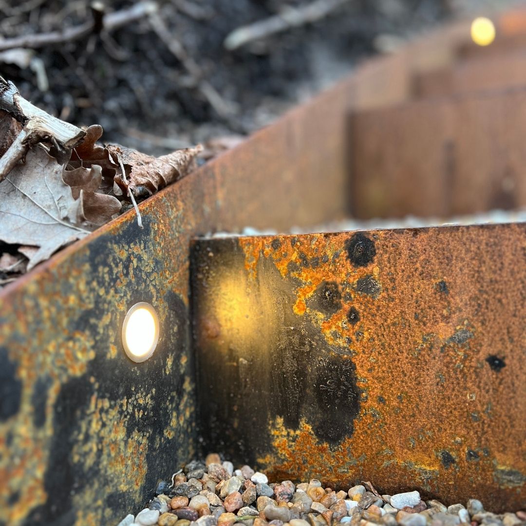 Spar 30% Indbygningsspot Cosmos i sort 1 stk Garden Weekend 🌿