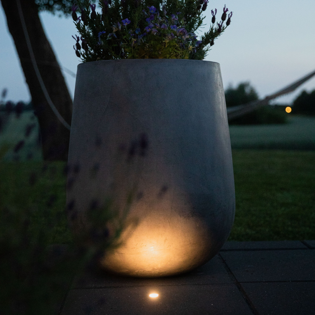 Betonflise Cosmos i messing - 10x10x6 cm/ grå