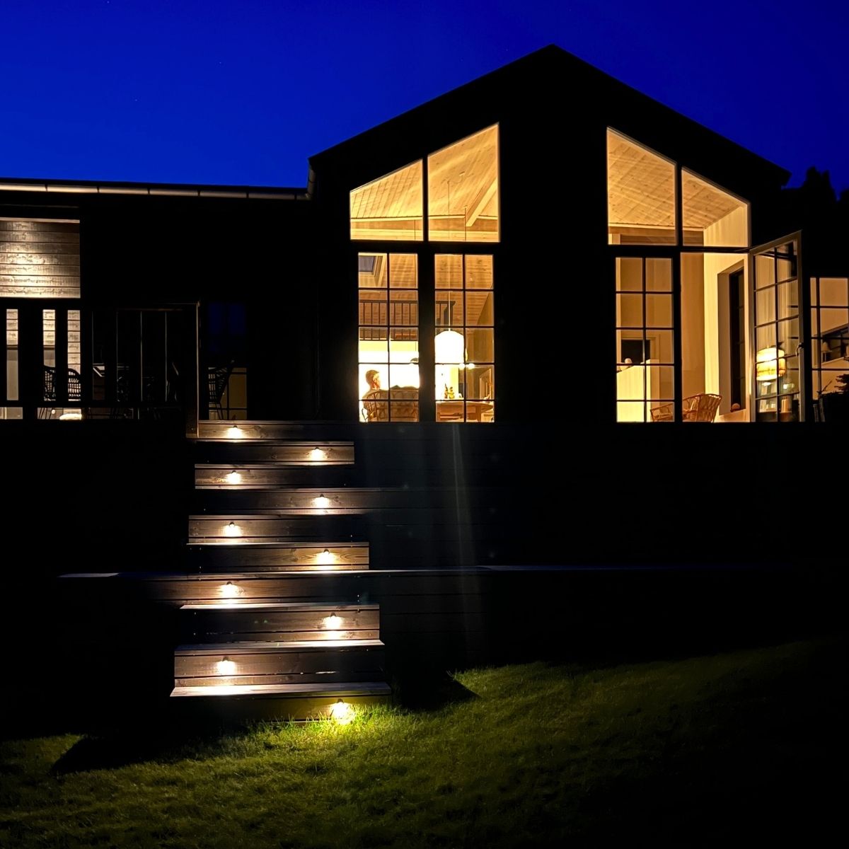 BLACK WEEK - Indbygningsspot samlet kit/Skumringsrelæ - Saga i messing look - 12 stk