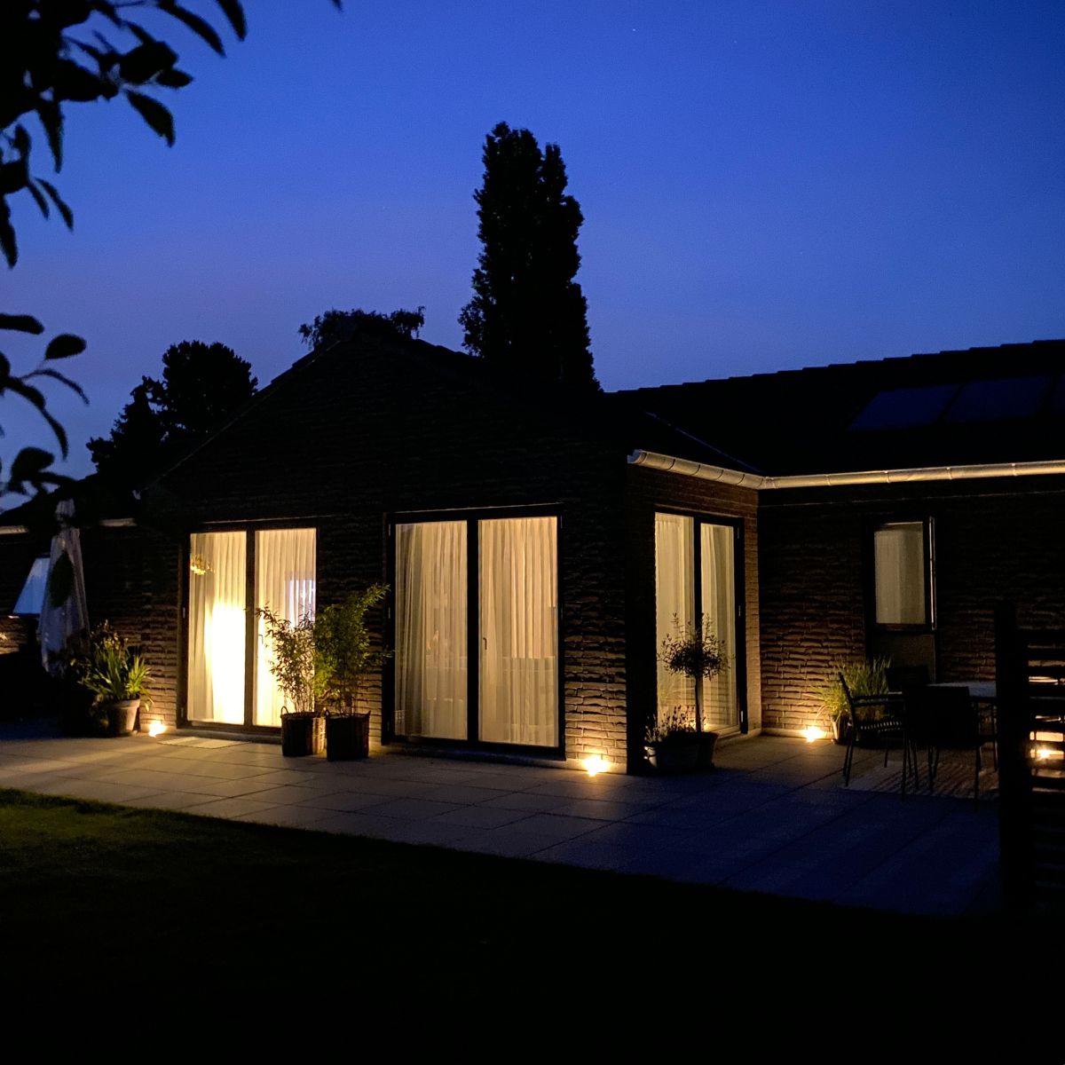 Spar 30% Indbygningsspot Cosmos i sort 1 stk Garden Weekend 🌿